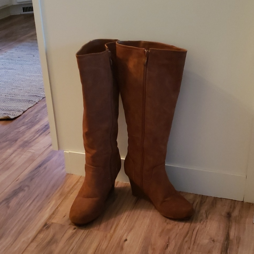 Boots - Picture 2 of 3
